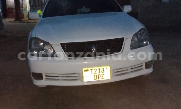 Buy Used Toyota Crown White Car in Dar es Salaam in Dar es Salaam Buy Used Toyota Crown White Car in Dar es Salaam in Dar es Salaam
