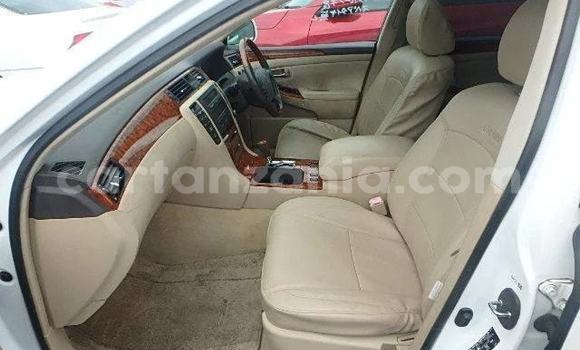 Buy Used Toyota Crown White Car in Dar es Salaam in Dar es Salaam Buy Used Toyota Crown White Car in Dar es Salaam in Dar es Salaam
