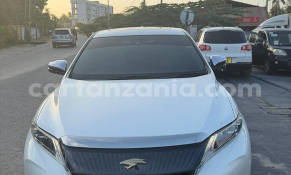 Buy Used Toyota Harrier White Car in Dar es Salaam in Dar es Salaam