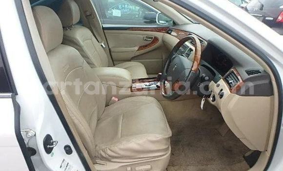 Buy Used Toyota Crown White Car in Dar es Salaam in Dar es Salaam Buy Used Toyota Crown White Car in Dar es Salaam in Dar es Salaam