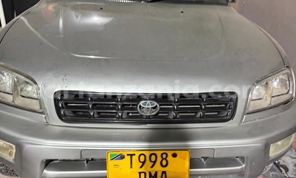 Nunua Ilio tumika Toyota RAV4 Fedha Gari ndani ya Dar es Salaam nchini Dar es Salaam