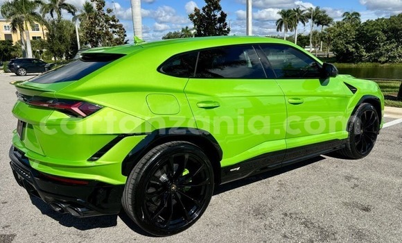 Nunua Ilio tumika Lamborghini Urus Kijani Gari ndani ya Bagamoyo nchini Pwani Nunua Ilio tumika Lamborghini Urus Kijani Gari ndani ya Bagamoyo nchini Pwani