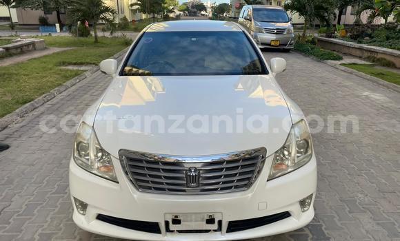 Buy Import Toyota Crown White Car in Dar es Salaam in Dar es Salaam