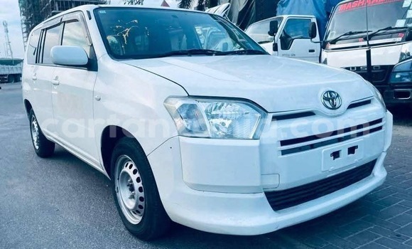 Nunua Imported Toyota Succeed Nyeupe Gari ndani ya Dar es Salaam nchini Dar es Salaam