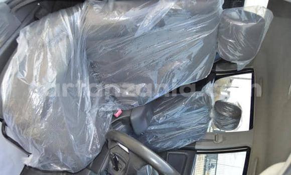 Buy Used Toyota Hilux Silver Car in Dodoma in Dodoma Buy Used Toyota Hilux Silver Car in Dodoma in Dodoma