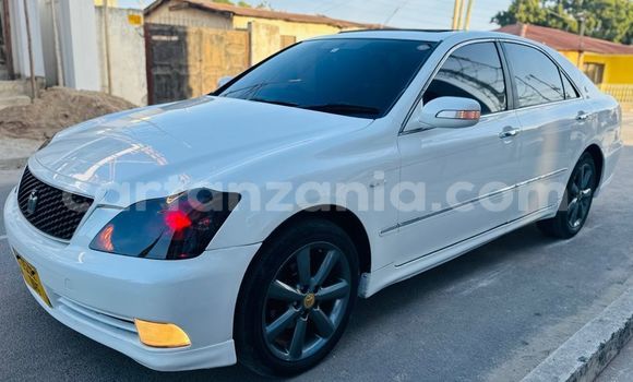 Nunua Ilio tumika Toyota Crown Nyeupe Gari ndani ya Dar es Salaam nchini Dar es Salaam Nunua Ilio tumika Toyota Crown Nyeupe Gari ndani ya Dar es Salaam nchini Dar es Salaam
