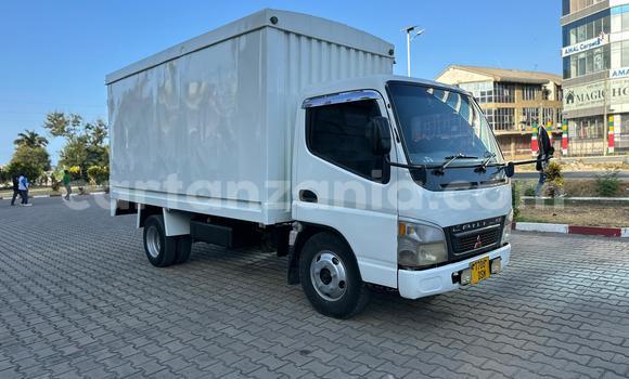 Nunua Ilio tumika Mitsubishi Fuso Fighter Nyeupe Lori ndani ya Dar es Salaam nchini Dar es Salaam Nunua Ilio tumika Mitsubishi Fuso Fighter Nyeupe Lori ndani ya Dar es Salaam nchini Dar es Salaam