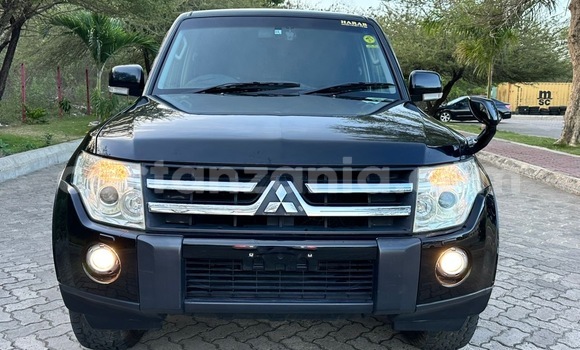 Buy Used Mitsubishi Pajero Black Car in Dar es Salaam in Dar es Salaam