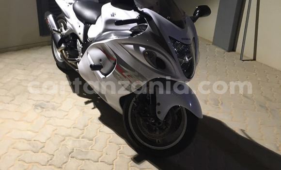 Buy Used Suzuki HAYABUSA White Bike in Arusha in Arusha Buy Used Suzuki HAYABUSA White Bike in Arusha in Arusha