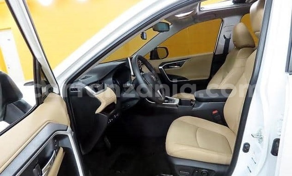 Buy Used Toyota RAV4 White Car in Dar es Salaam in Dar es Salaam Buy Used Toyota RAV4 White Car in Dar es Salaam in Dar es Salaam