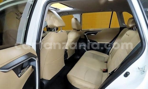 Buy Used Toyota RAV4 White Car in Dar es Salaam in Dar es Salaam Buy Used Toyota RAV4 White Car in Dar es Salaam in Dar es Salaam