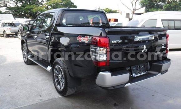 Nunua Ilio tumika Mitsubishi Triton Nyeusi Gari ndani ya Dar es Salaam nchini Dar es Salaam Nunua Ilio tumika Mitsubishi Triton Nyeusi Gari ndani ya Dar es Salaam nchini Dar es Salaam