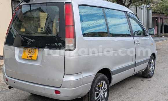 Nunua Ilio tumika Toyota Noah Fedha Gari ndani ya Dar es Salaam nchini Dar es Salaam Nunua Ilio tumika Toyota Noah Fedha Gari ndani ya Dar es Salaam nchini Dar es Salaam
