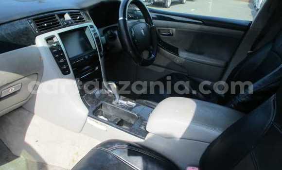 Nunua Imported Toyota Crown Nyeusi Gari ndani ya Dar es Salaam nchini Dar es Salaam Nunua Imported Toyota Crown Nyeusi Gari ndani ya Dar es Salaam nchini Dar es Salaam