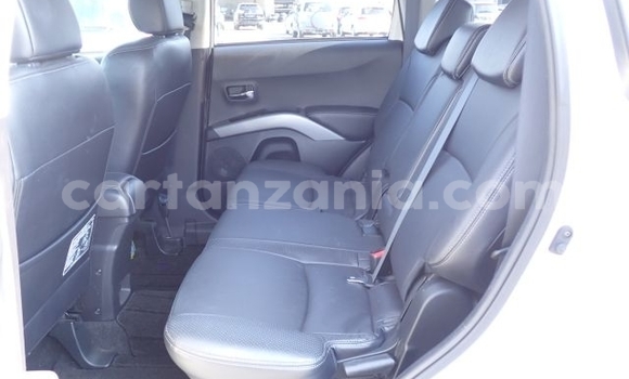 Buy Import Mitsubishi Outlander White Car in Dar es Salaam in Dar es Salaam Buy Import Mitsubishi Outlander White Car in Dar es Salaam in Dar es Salaam