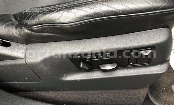 Nunua Ilio tumika Porsche Cayenne Nyeusi Gari ndani ya Dar es Salaam nchini Dar es Salaam Nunua Ilio tumika Porsche Cayenne Nyeusi Gari ndani ya Dar es Salaam nchini Dar es Salaam