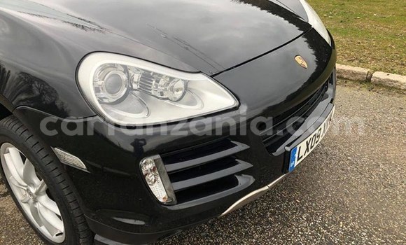 Nunua Ilio tumika Porsche Cayenne Nyeusi Gari ndani ya Dar es Salaam nchini Dar es Salaam Nunua Ilio tumika Porsche Cayenne Nyeusi Gari ndani ya Dar es Salaam nchini Dar es Salaam