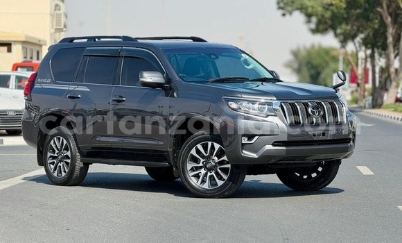 Nunua Imported Toyota Land Cruiser Prado Nyeusi Gari ndani ya Dar es Salaam nchini Dar es Salaam