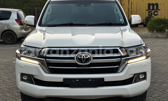 Buy Used Toyota Land Cruiser White Car in Dar es Salaam in Dar es Salaam