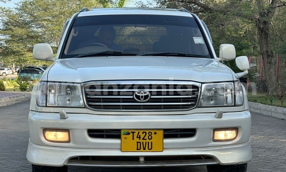 Buy Used Toyota Land Cruiser White Car in Dar es Salaam in Dar es Salaam