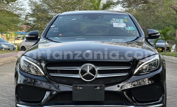 Nunua Imported Mercedes‒Benz C–Class Nyeusi Gari ndani ya Dar es Salaam nchini Dar es Salaam