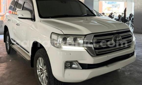 Buy Used Toyota Land Cruiser White Car in Dar es Salaam in Dar es Salaam