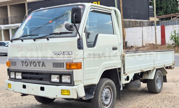 Buy Import Toyota LITEACE White Truck in Dar es Salaam in Dar es Salaam Buy Import Toyota LITEACE White Truck in Dar es Salaam in Dar es Salaam