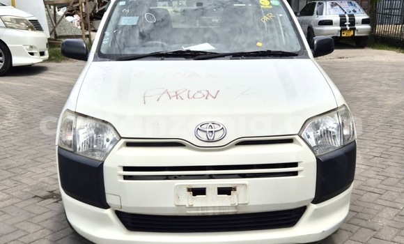 Nunua Imported Toyota Probox Nyeupe Gari ndani ya Dar es Salaam nchini Dar es Salaam
