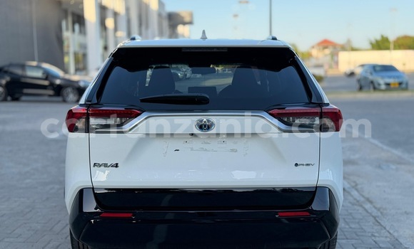 Buy Used Toyota RAV4 White Car in Dar es Salaam in Dar es Salaam Buy Used Toyota RAV4 White Car in Dar es Salaam in Dar es Salaam