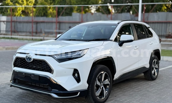 Buy Used Toyota RAV4 White Car in Dar es Salaam in Dar es Salaam Buy Used Toyota RAV4 White Car in Dar es Salaam in Dar es Salaam
