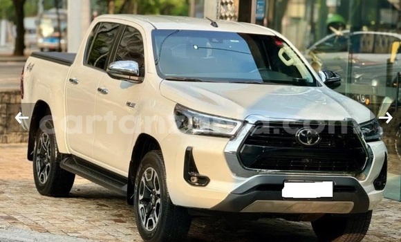 Buy Used Toyota Hilux White Car in Dar es Salaam in Dar es Salaam