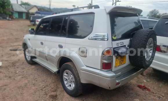 Nunua Ilio tumika Toyota Prado Nyeupe Gari ndani ya Mafinga nchini Iringa Nunua Ilio tumika Toyota Prado Nyeupe Gari ndani ya Mafinga nchini Iringa