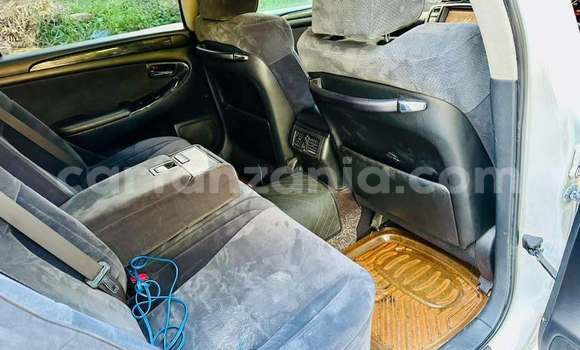 Nunua Ilio tumika Toyota Crown Nyeupe Gari ndani ya Mwanza nchini Mwanza Nunua Ilio tumika Toyota Crown Nyeupe Gari ndani ya Mwanza nchini Mwanza