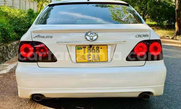 Nunua Ilio tumika Toyota Crown Nyeupe Gari ndani ya Mwanza nchini Mwanza Nunua Ilio tumika Toyota Crown Nyeupe Gari ndani ya Mwanza nchini Mwanza