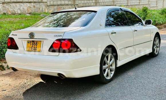 Nunua Ilio tumika Toyota Crown Nyeupe Gari ndani ya Mwanza nchini Mwanza Nunua Ilio tumika Toyota Crown Nyeupe Gari ndani ya Mwanza nchini Mwanza