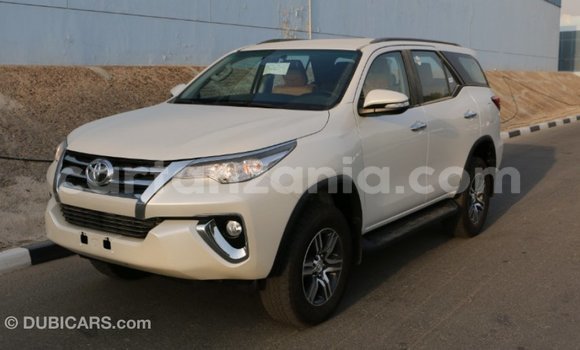 Nunua Imported Toyota Fortuner Nyeusi Gari ndani ya Import - Dubai nchini Arusha Nunua Imported Toyota Fortuner Nyeusi Gari ndani ya Import - Dubai nchini Arusha