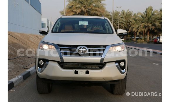 Nunua Imported Toyota Fortuner Nyeusi Gari ndani ya Import - Dubai nchini Arusha Nunua Imported Toyota Fortuner Nyeusi Gari ndani ya Import - Dubai nchini Arusha