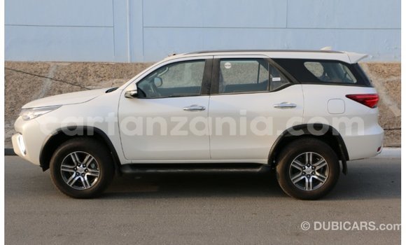 Nunua Imported Toyota Fortuner Nyeusi Gari ndani ya Import - Dubai nchini Arusha Nunua Imported Toyota Fortuner Nyeusi Gari ndani ya Import - Dubai nchini Arusha
