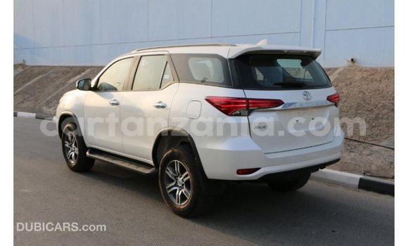 Nunua Imported Toyota Fortuner Nyeusi Gari ndani ya Import - Dubai nchini Arusha Nunua Imported Toyota Fortuner Nyeusi Gari ndani ya Import - Dubai nchini Arusha