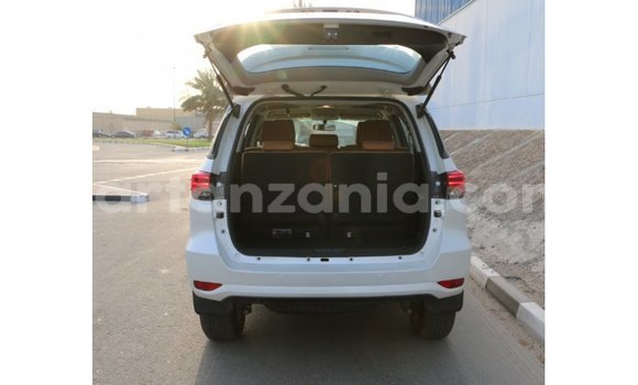 Nunua Imported Toyota Fortuner Nyeusi Gari ndani ya Import - Dubai nchini Arusha Nunua Imported Toyota Fortuner Nyeusi Gari ndani ya Import - Dubai nchini Arusha