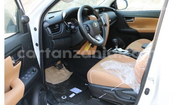 Nunua Imported Toyota Fortuner Nyeusi Gari ndani ya Import - Dubai nchini Arusha Nunua Imported Toyota Fortuner Nyeusi Gari ndani ya Import - Dubai nchini Arusha