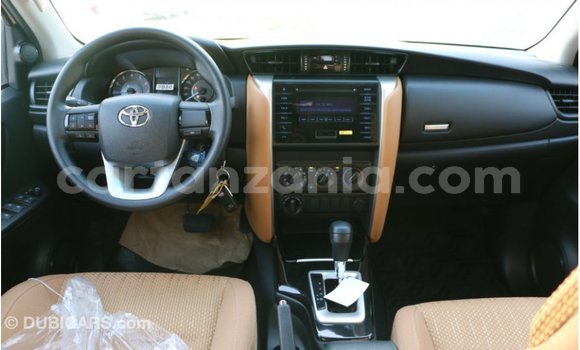 Nunua Imported Toyota Fortuner Nyeusi Gari ndani ya Import - Dubai nchini Arusha Nunua Imported Toyota Fortuner Nyeusi Gari ndani ya Import - Dubai nchini Arusha