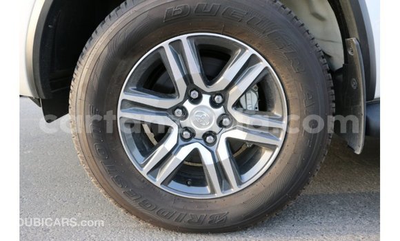 Nunua Imported Toyota Fortuner Nyeusi Gari ndani ya Import - Dubai nchini Arusha Nunua Imported Toyota Fortuner Nyeusi Gari ndani ya Import - Dubai nchini Arusha