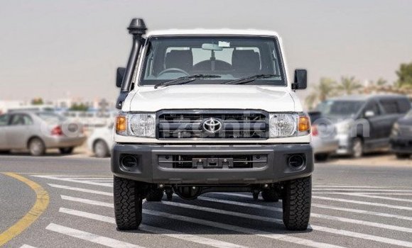 Buy Used Toyota Land Cruiser White Car in Dar es Salaam in Dar es Salaam