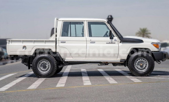 Buy Used Toyota Land Cruiser White Car in Dar es Salaam in Dar es Salaam Buy Used Toyota Land Cruiser White Car in Dar es Salaam in Dar es Salaam