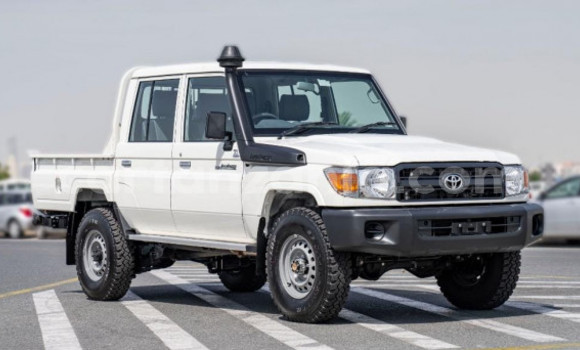 Buy Used Toyota Land Cruiser White Car in Dar es Salaam in Dar es Salaam Buy Used Toyota Land Cruiser White Car in Dar es Salaam in Dar es Salaam