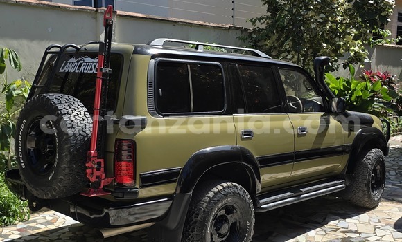 Buy Used Toyota Land Cruiser Green Car in Dar es Salaam in Dar es Salaam Buy Used Toyota Land Cruiser Green Car in Dar es Salaam in Dar es Salaam