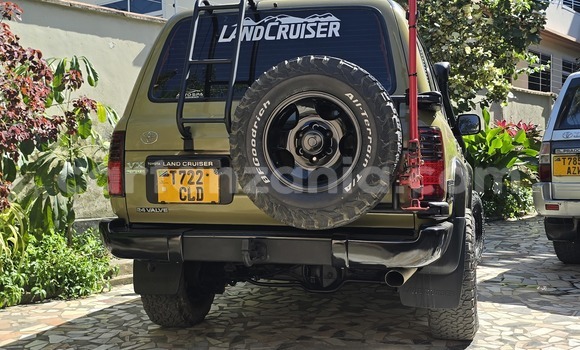 Buy Used Toyota Land Cruiser Green Car in Dar es Salaam in Dar es Salaam Buy Used Toyota Land Cruiser Green Car in Dar es Salaam in Dar es Salaam