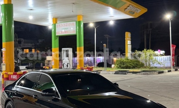 Nunua Imported Mercedes‒Benz E–Class Nyeusi Gari ndani ya Dar es Salaam nchini Dar es Salaam