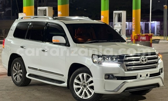 Buy Used Toyota Land Cruiser White Car in Dar es Salaam in Dar es Salaam